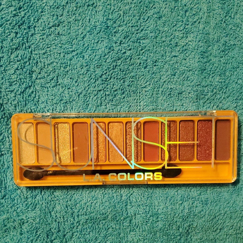L.A. Colors Color Vibe Eyeshadow Palette - Sunset Yellow & Warm Neutrals